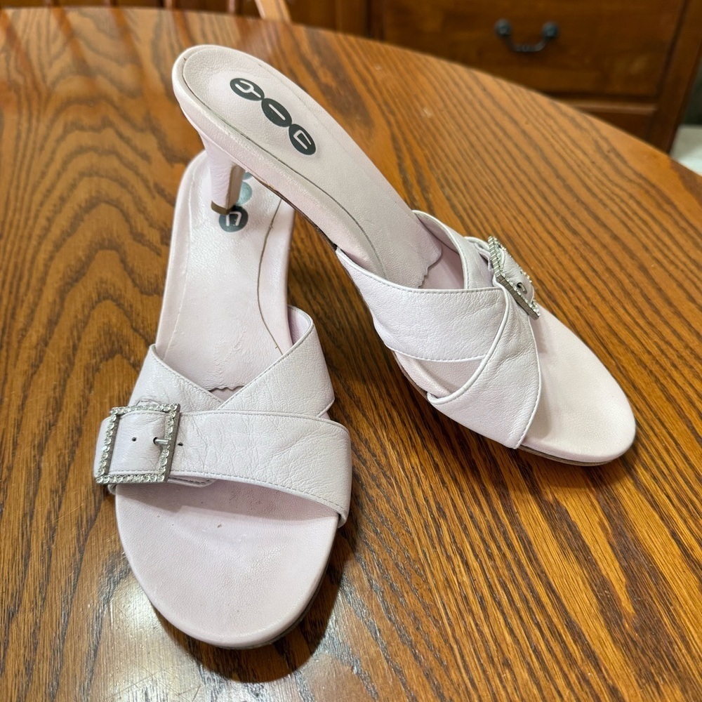 Yin Vero Cuoio Light Pink Heeled Mules with Rhinestone Buckle Size 38 7.5